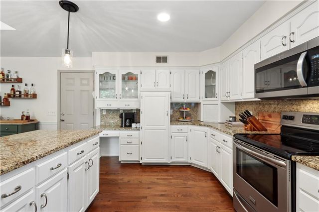 5909 Greenwood Street, Shawnee, KS 66216