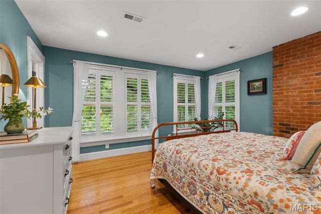 30 Gray Avenue, Webster Groves, MO 63119