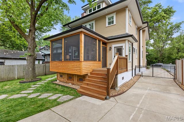 30 Gray Avenue, Webster Groves, MO 63119