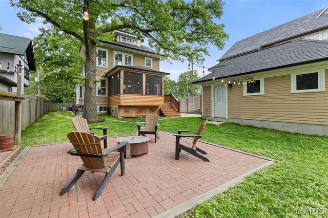 30 Gray Avenue, Webster Groves, MO 63119