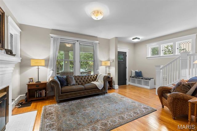 30 Gray Avenue, Webster Groves, MO 63119