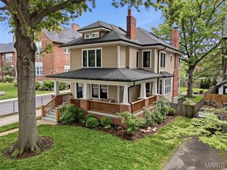 30 Gray Avenue, Webster Groves, MO 63119