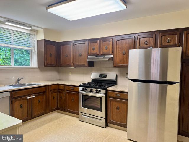 8235 BROOKSIDE RD, Elkins Park, PA 19027
