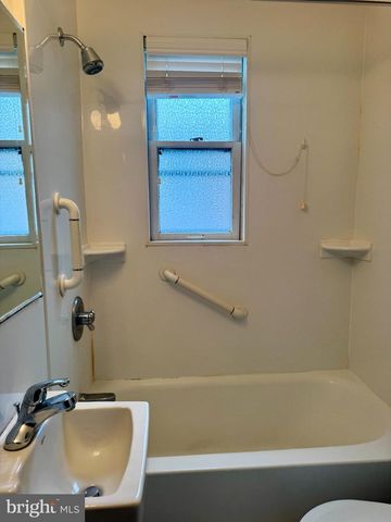 8235 BROOKSIDE RD, Elkins Park, PA 19027