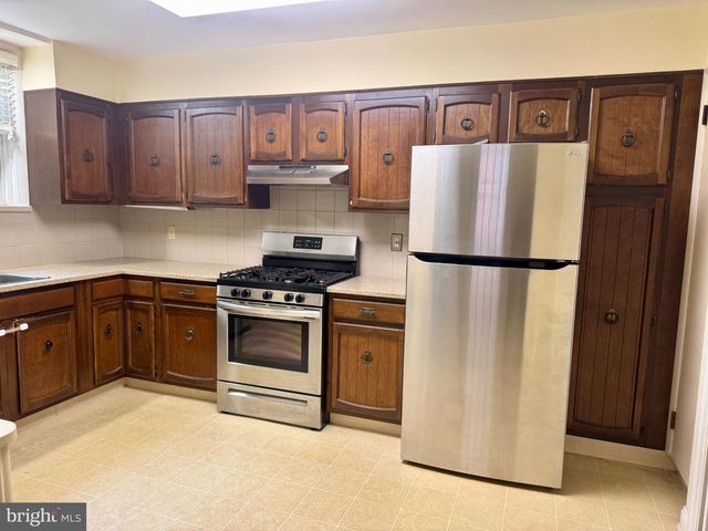 8235 BROOKSIDE RD, Elkins Park, PA 19027