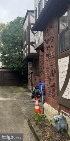 8235 BROOKSIDE RD, Elkins Park, PA 19027