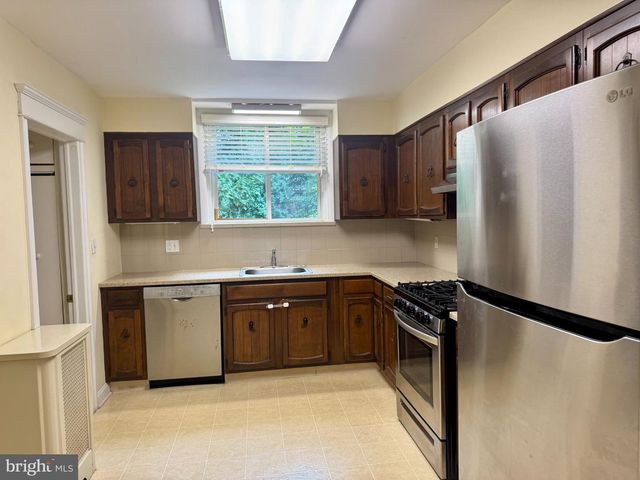 8235 BROOKSIDE RD, Elkins Park, PA 19027