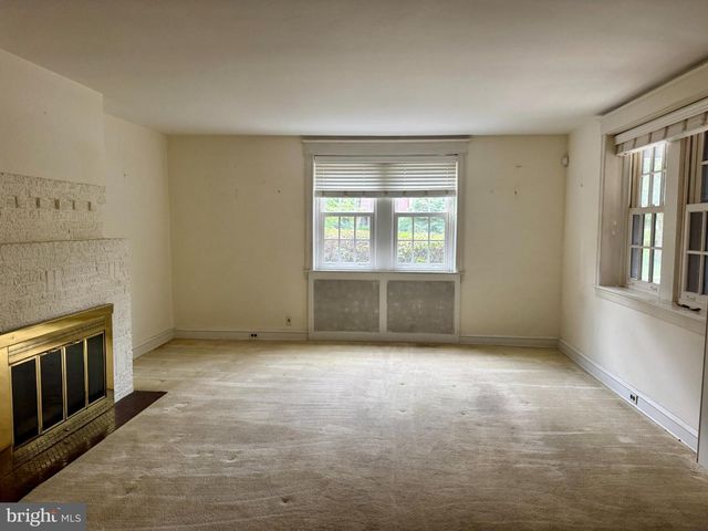 8235 BROOKSIDE RD, Elkins Park, PA 19027