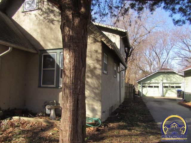 1035 SW Randolph AVE, Topeka, KS 66604