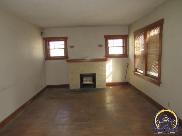 1035 SW Randolph AVE, Topeka, KS 66604