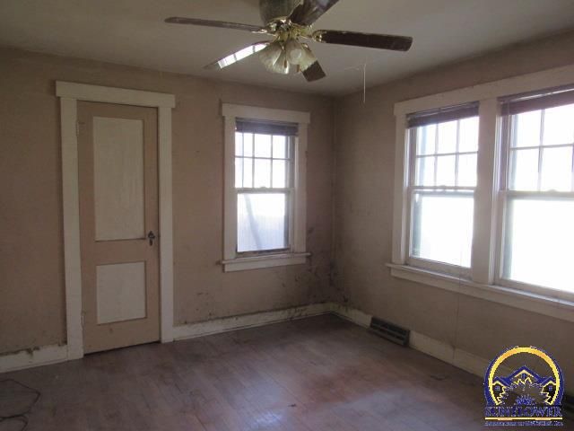 1035 SW Randolph AVE, Topeka, KS 66604