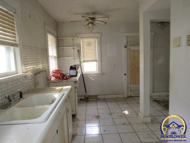 1035 SW Randolph AVE, Topeka, KS 66604