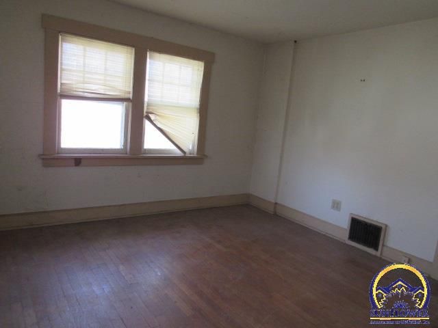 1035 SW Randolph AVE, Topeka, KS 66604