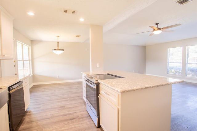 311 Forest Hills Drive, League City, TX 77573