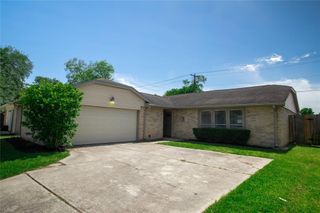 311 Forest Hills Drive, League City, TX 77573