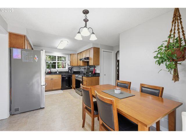 6450 B St, Springfield, OR 97478