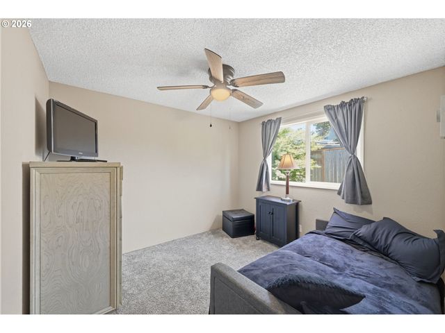 6450 B St, Springfield, OR 97478