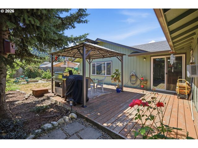 6450 B St, Springfield, OR 97478