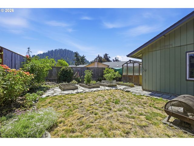 6450 B St, Springfield, OR 97478
