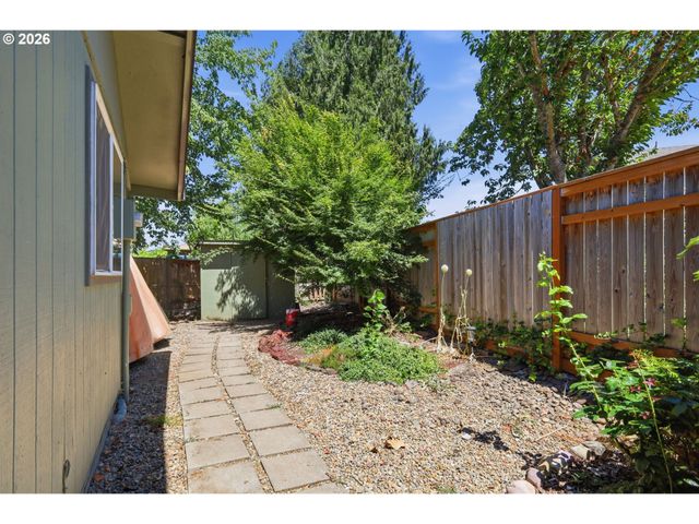6450 B St, Springfield, OR 97478