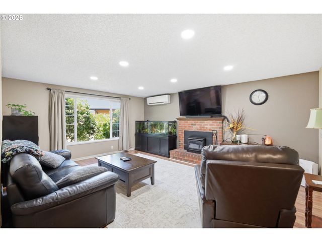 6450 B St, Springfield, OR 97478