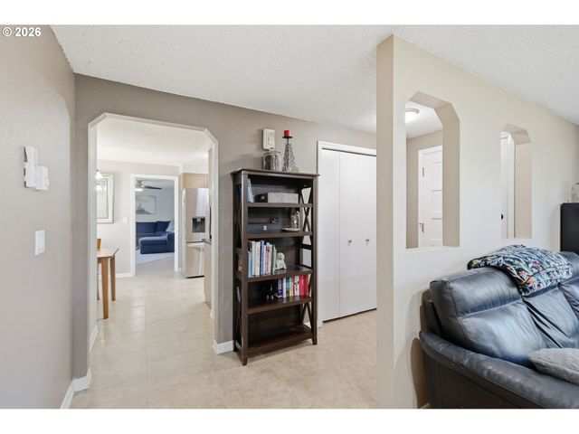 6450 B St, Springfield, OR 97478