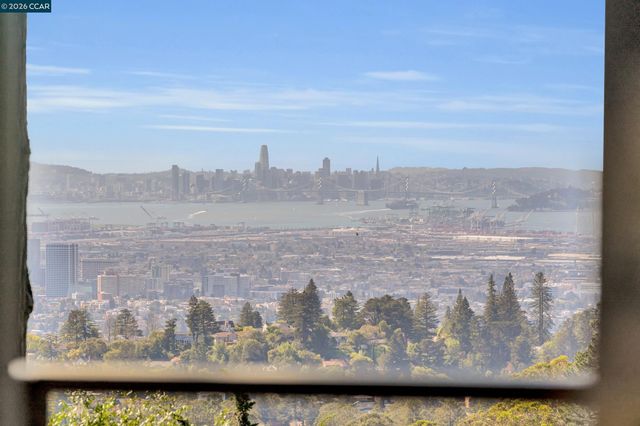 2633 Chelsea Dr, Oakland, CA 94611