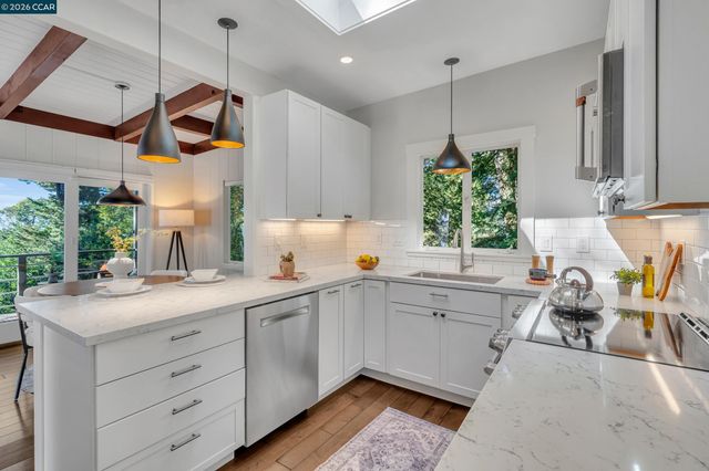 2633 Chelsea Dr, Oakland, CA 94611