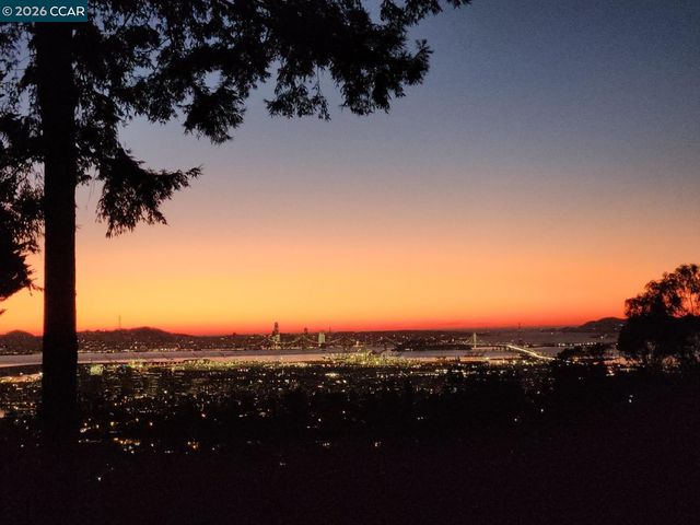 2633 Chelsea Dr, Oakland, CA 94611