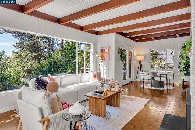 2633 Chelsea Dr, Oakland, CA 94611