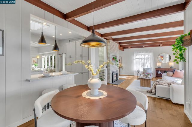 2633 Chelsea Dr, Oakland, CA 94611