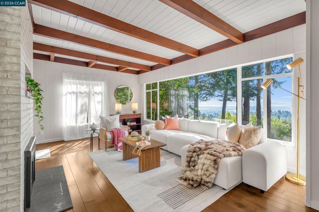 2633 Chelsea Dr, Oakland, CA 94611