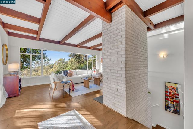 2633 Chelsea Dr, Oakland, CA 94611