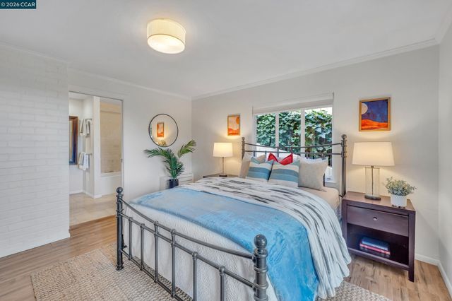 2633 Chelsea Dr, Oakland, CA 94611