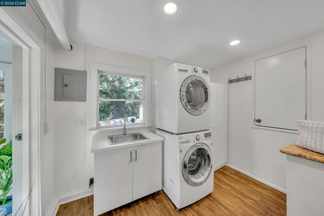 2633 Chelsea Dr, Oakland, CA 94611