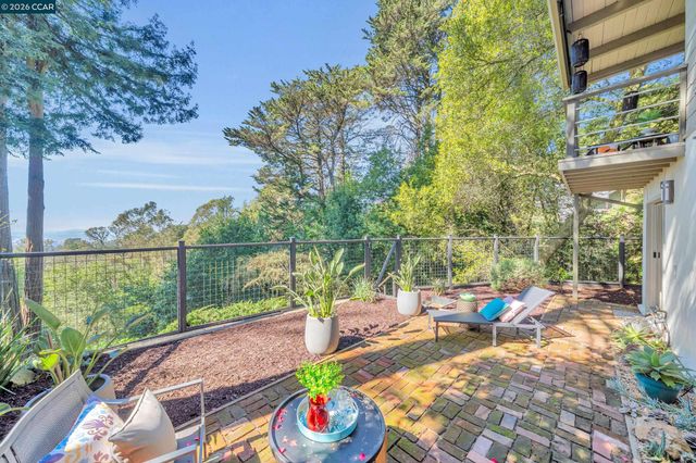 2633 Chelsea Dr, Oakland, CA 94611