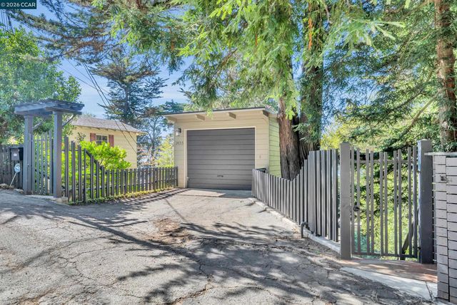 2633 Chelsea Dr, Oakland, CA 94611
