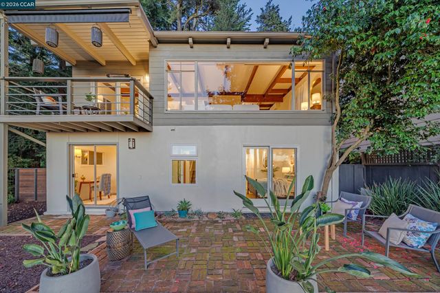 2633 Chelsea Dr, Oakland, CA 94611