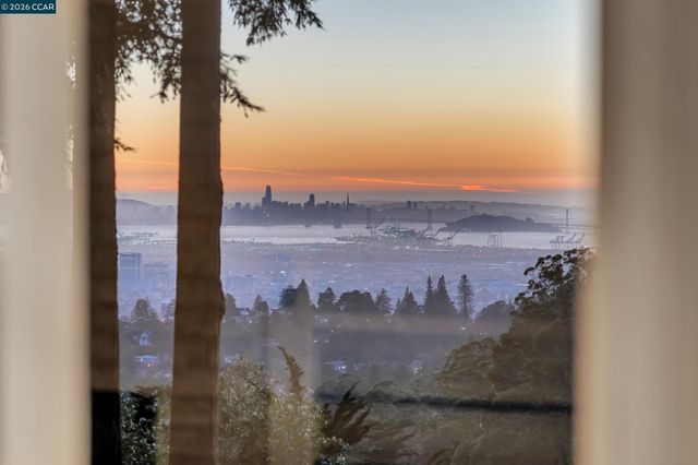 2633 Chelsea Dr, Oakland, CA 94611