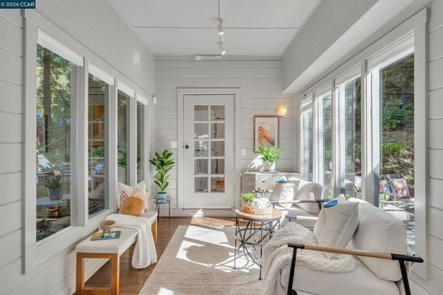 2633 Chelsea Dr, Oakland, CA 94611