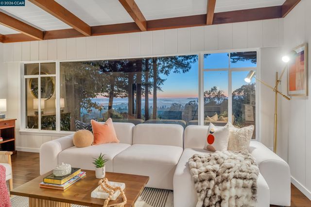 2633 Chelsea Dr, Oakland, CA 94611