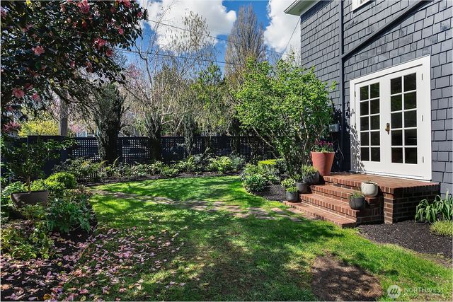 624 35th Avenue, Seattle, WA 98122
