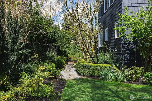 624 35th Avenue, Seattle, WA 98122