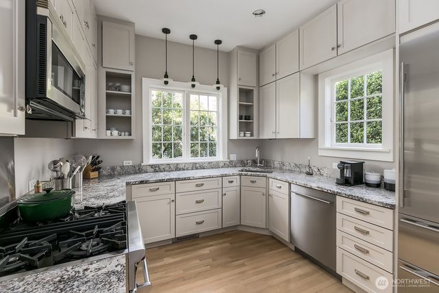 624 35th Avenue, Seattle, WA 98122