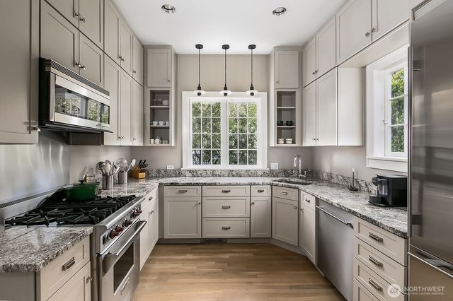 624 35th Avenue, Seattle, WA 98122