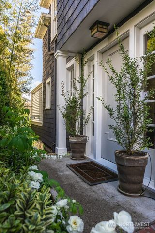 624 35th Avenue, Seattle, WA 98122