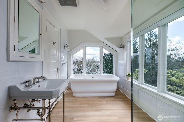 624 35th Avenue, Seattle, WA 98122