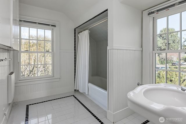 624 35th Avenue, Seattle, WA 98122