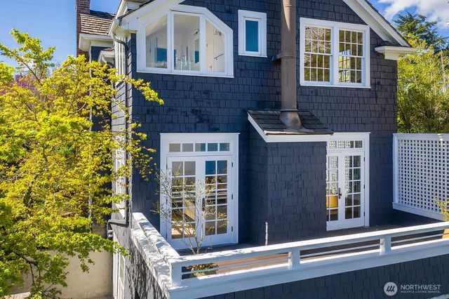624 35th Avenue, Seattle, WA 98122