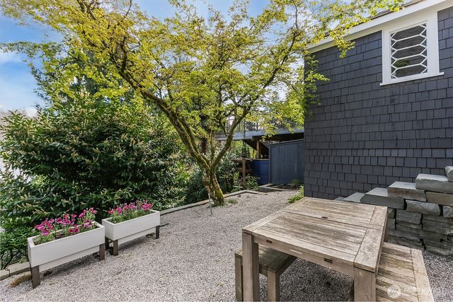 624 35th Avenue, Seattle, WA 98122